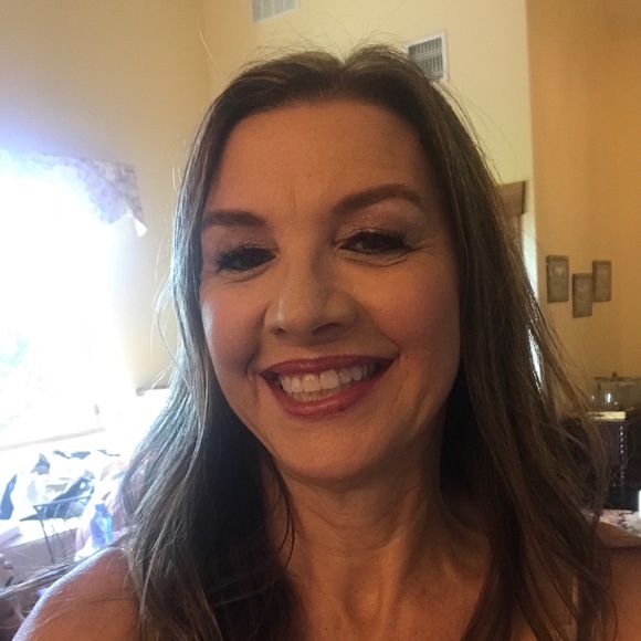 Meet your Posher, Debbie - Picture 1 of 1